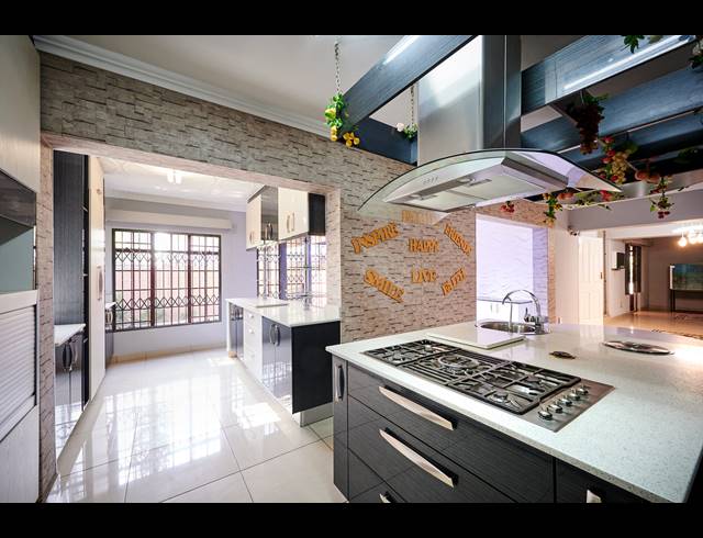 4 BEDROOM HOUSE SOLD IN VORNA VALLEY